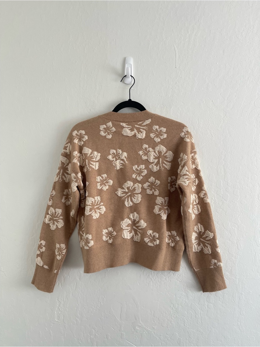 Cyrus Brown Knit Hawaiian Flower Sweater Cardigan Neutral Womens Size Medium - Picture 2 of 5